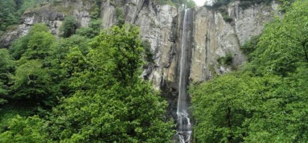راهنمای بازدید از آبشار لاتون