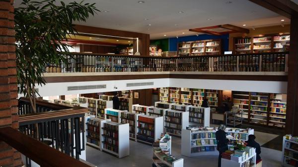 هر فروشگاه کتاب در مشهد یک نمایشگاه کتاب می گردد
