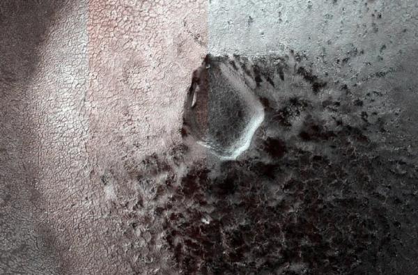 دیده شدن کوهی از عنکبوت در سطح مریخ، عکس