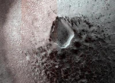 دیده شدن کوهی از عنکبوت در سطح مریخ، عکس